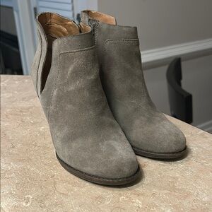 Lucky Brand Gray Ankle Boots with V-shaped Cutout and Medium Stacked Heel